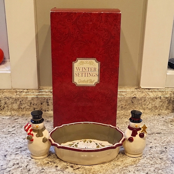 Grasslands Road Winter Settings Snowman Dip Bowl with 2 Spreaders - Picture 2 of 12